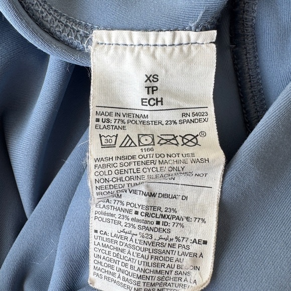 Old Navy active light blue cropped leggings with pockets - Picture 3 of 6